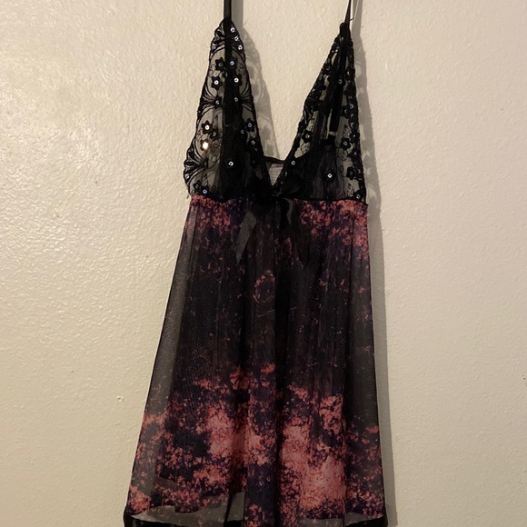 Other - Chic Black and Pink Lace Dress